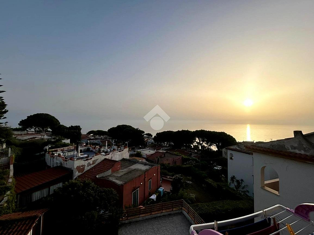 Attico con terrazzo vista mare