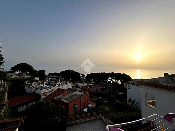 Attico con terrazzo vista mare