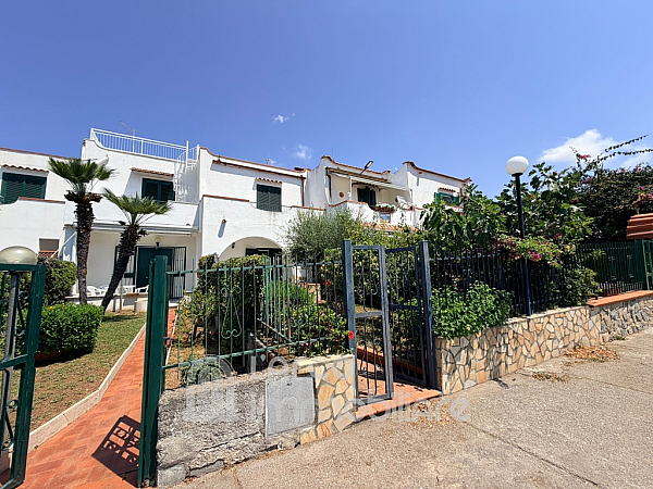 Villetta su due livelli vista mare