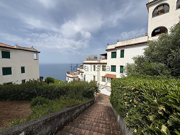 Quadrilocale piano terra con vista mare